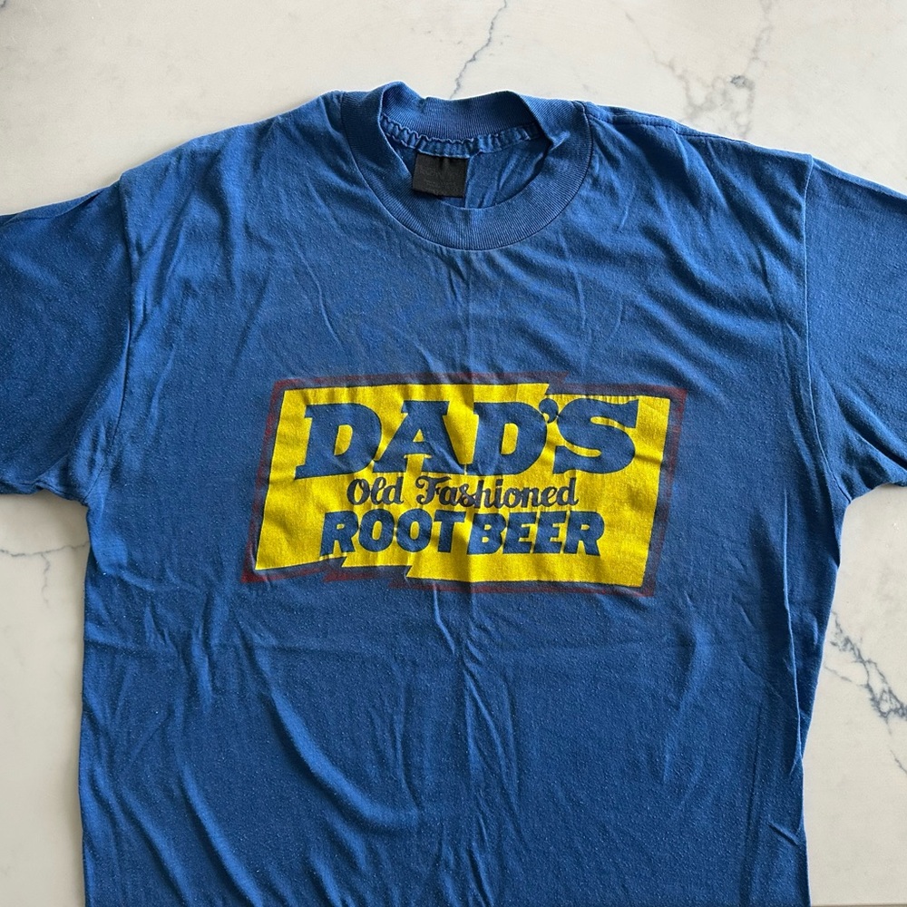 Mint vintage Dad’s Root Beer t-shirt.  Soft, no holes or stains just wrinkled.